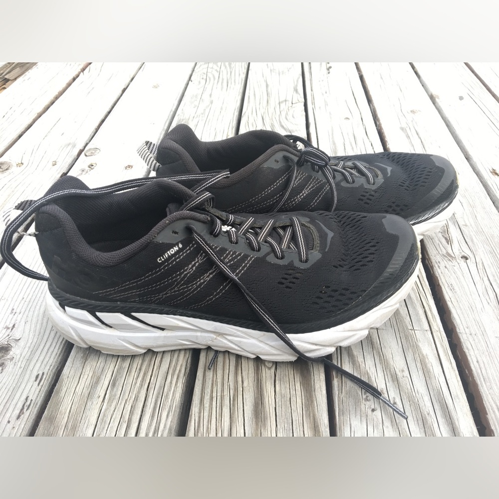 Hoka One One Shoes Black knit Clifton 6 Running shoes Size 7.5 Women’s